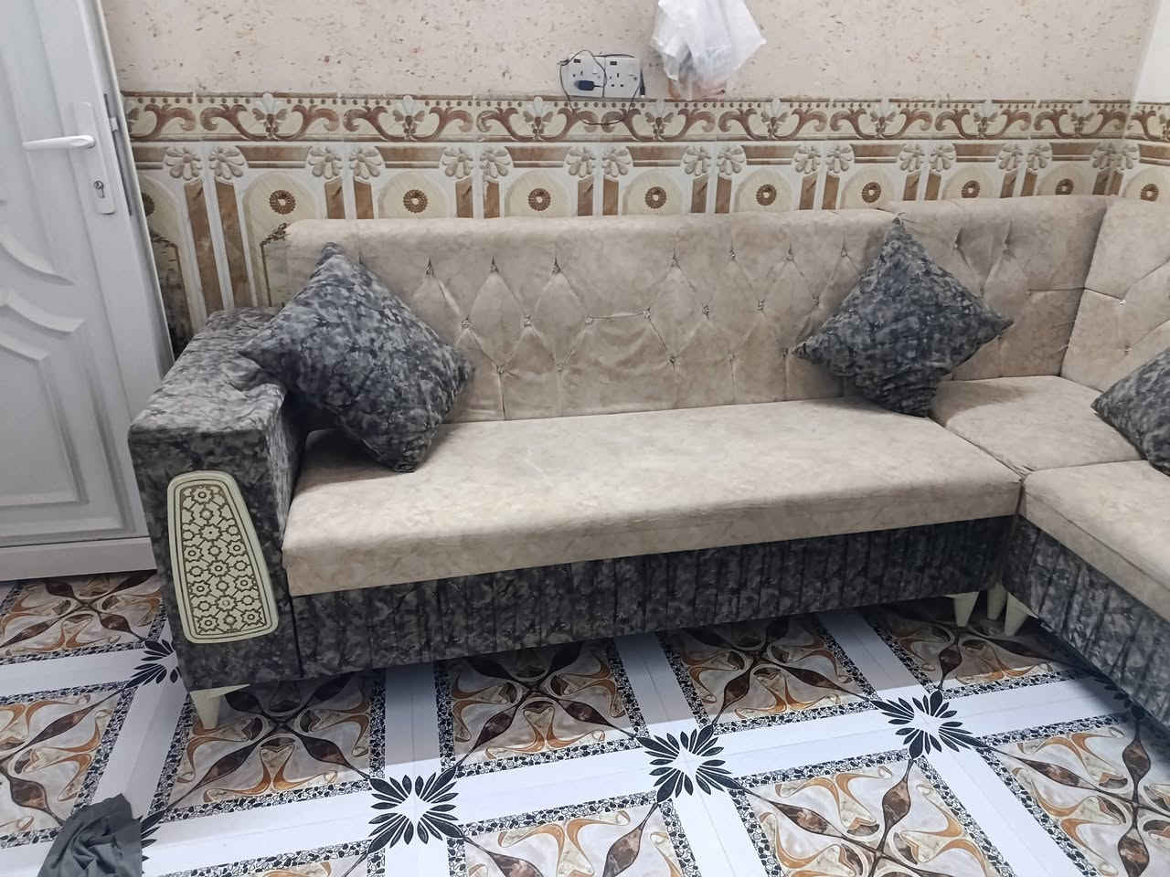 ديوان • للبيع