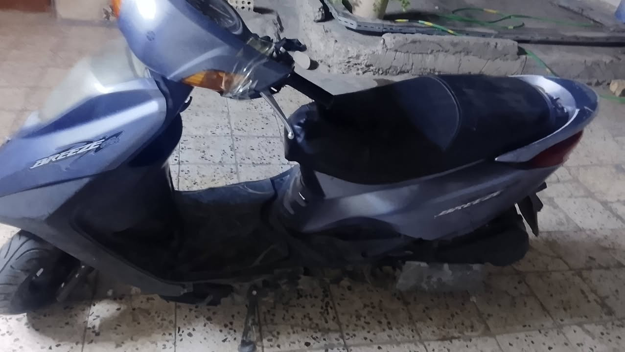 اسلام عليكم للبيع بريز دراجه مكينه تخبل شلعه معدل حلو نفصهه بس ترايش مبينات بل تصوير تريش الجوه مال كفر يمنه ويسره ومكينه خرسه لو ما معداز ما بيعهه 450قفل 400جوه الاربعميه لا تراسل ولا تعامل أصلن 
***********
