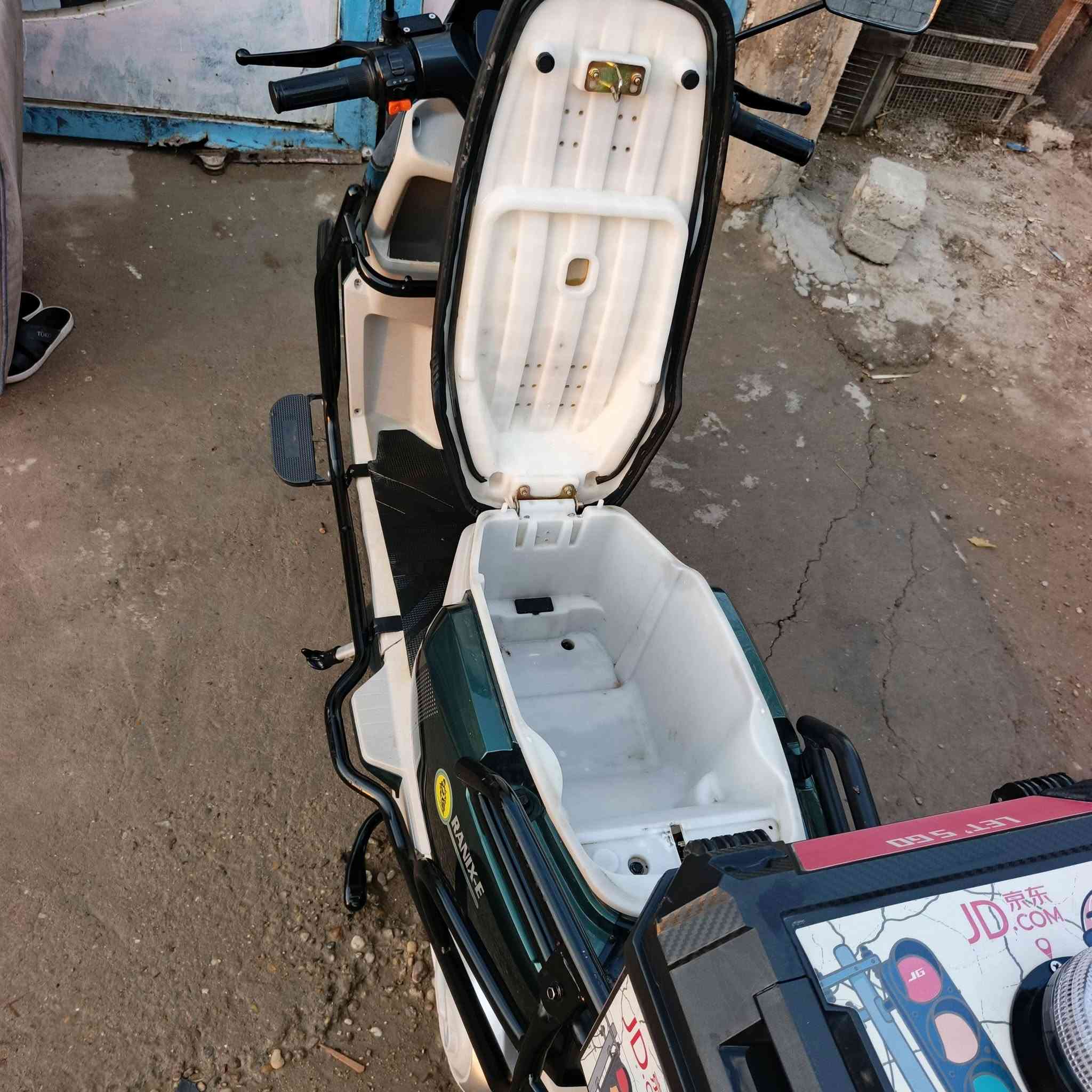 دراجه شحن للبيع أخت الجديدة درع حماية رجوع للخلف صندوق هواي بيهة مواصفات ماعرفهن تمشي 80كيلو حقيقي ٦ بطاريات مسطره نوع كرافيه مستخدمه شي قليل لايت زنزن على ناصي السعر 1150وبيه مجال بسيط تعال خاص ودلل ***********واتساب المكان بغداد ابو غريب غرب مجمع بدور لاستفسار على خاص
