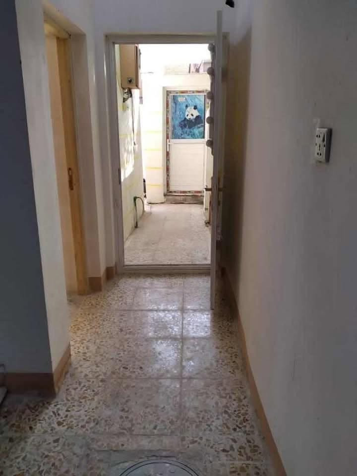 مشتمل للبيع ٩٦ متر قاط واحد طرمة واستقبال وهول جبير ضمنه المطبخ وغرفة نوم سويت  وترك وحمام داخلي وخارجي
الظباط خلف جامع البديع قريب الخدمي مال الجسر 
***********
