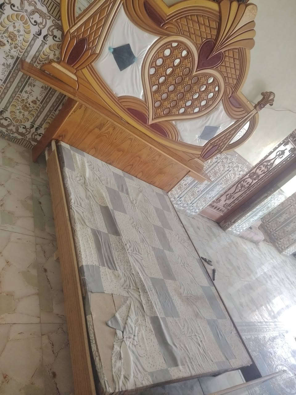 جربايه تريدها هيه ودوشك تريد وحدها وي الدوشك 150 وحدها 100
