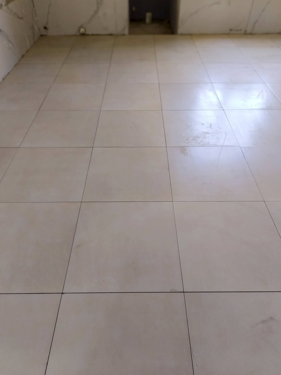 مقاولات عامه كرسته وعمل تسليم مفتاح نعمل بالنقد والقساط وخلفه سيراميك جداري وارضي عملي في كربلاء للتواصل وتساب او الاتصال ***********
