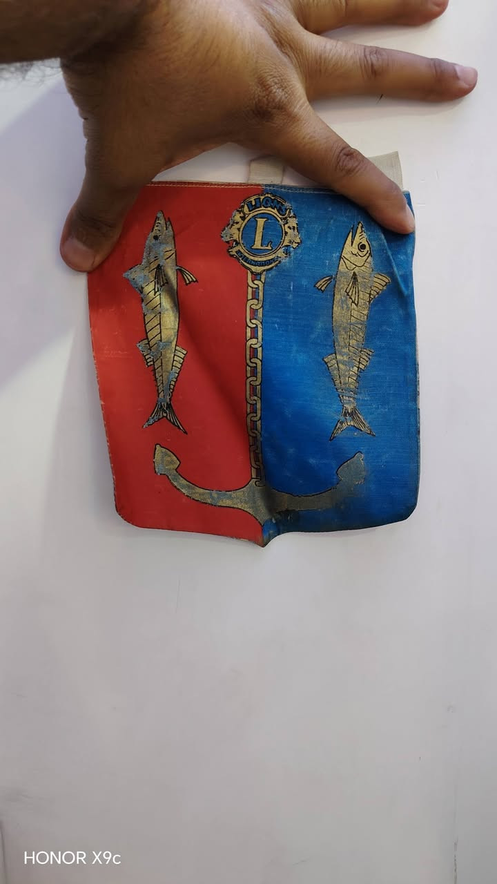 للبيع اصليات مناسب مكاني شعب ***********

نص مكتوب في الصور:
- HONOR X9c