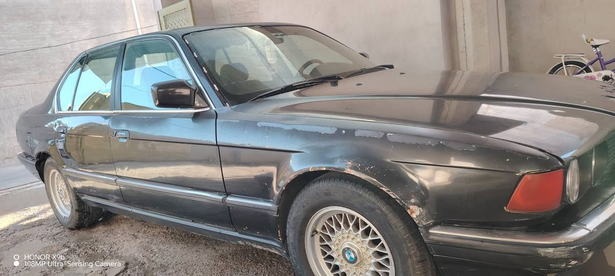 السلام عليكم
من رخصة الادمن المحترم
BMW 730.
موديل 1993
رقم بغداد الماني صاحبها موجود بالدجيل
سنويتها منتهيه
تريد ادامة بلكات ونوزلات
السياره شغاله بس بيها خربطه مال بلكات ونوزلات 
كير بحاله  جيده
ابيع مال تعمير
سعرها 36 وبيها مجال بسيط
***********
متواجد واتساب ومازنجر

نص مكتوب في الصور:
- HONOR X9b
- 108MP Ultra-Sensing Camera