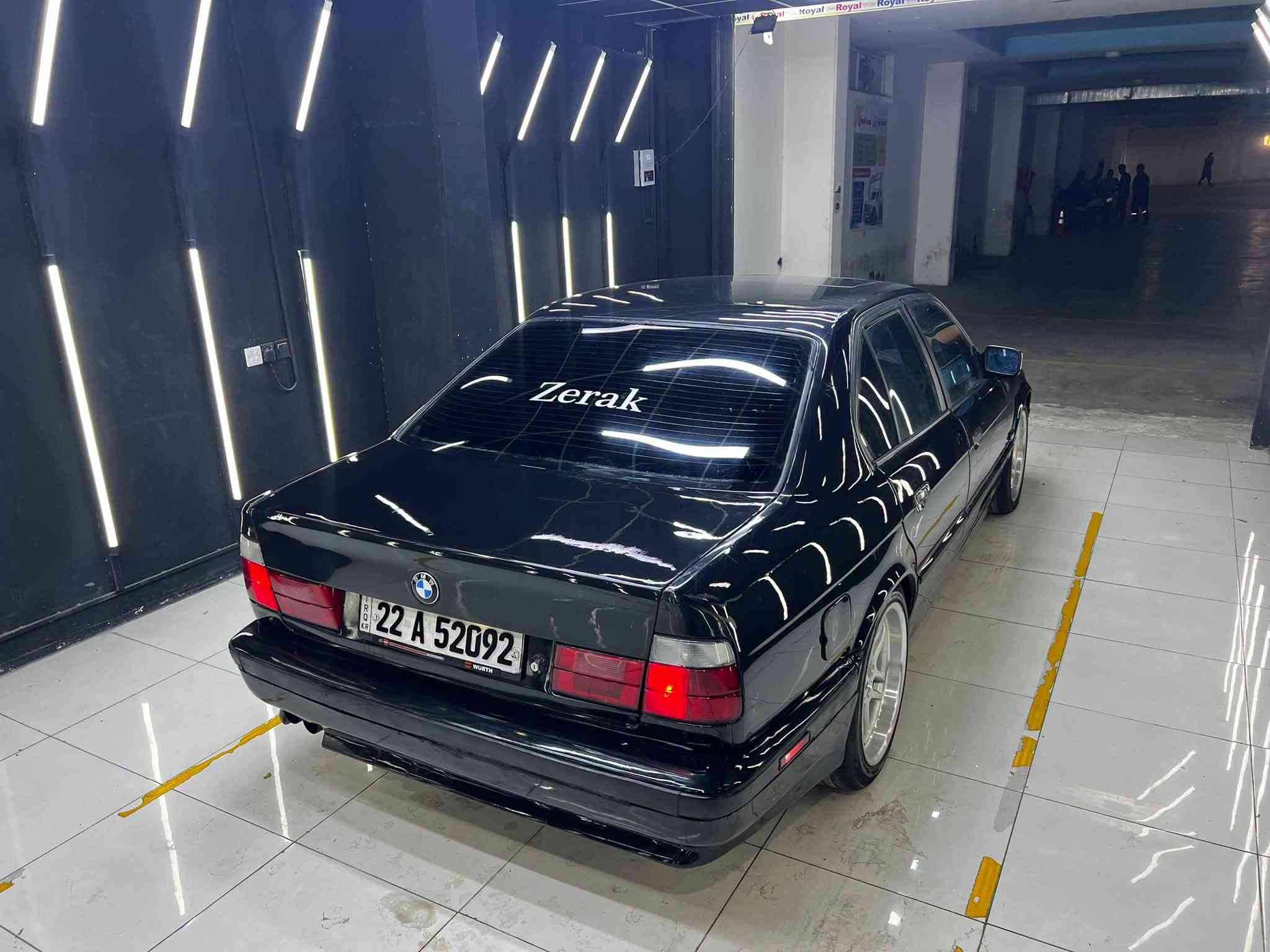 سلام عليكم 🫡 
بيئم دبليو 1993 فول فول مواصفات ☝🏽
اصل فصل 525 گير توماتيك بلادي 💯
السياره من الدعاميه للدعاميه كله بلادي 👍🏽
سلايت كهربائي + كشنات جلد + كشنات تدفئه 
تبريد ثلج ثلج 🥶 + لايتات زينون + لايتات حلقه + بنكه كهربائيه 
بجم عريض + وياله و دعاميات M + دبل ايرباك 
بريك ABS + ماشالله بحياتي ماشايف هيج تبريد بارد 🥶
گير محرك بشرط بل باكيت لا صرف لا بخار كلش جديد 🆕 
الله شاهد سياره مال جناي شغل و اطلع دينار مصرف مابي
تخم تايرات جديد + صدر امامي خلفي جديد + دسكات جديد
السياره بدون ضربه + بدون خياس + فقط صبغ جماليه فقط ماشاءلله ماباقي هيجي سياره نضيف الي يشتريها يشوف الف خير
رقم اربيل رقم سنويه هزه كله جديد بسمي شخصي لحد 2031
العنوان ~ كلار قضاء سليمانيه 📍
السعر ~ 77 ورقه وبيها مجال 💸
الهاتف ~ ***********
اخوان السوك كلشي بي حتى ب 20 ورقه اكو بس كلشي بسعره 
ملاحظة ~ تجي اذا مو مثل المنشور و مو مثل الصور مصاريفك عليه
