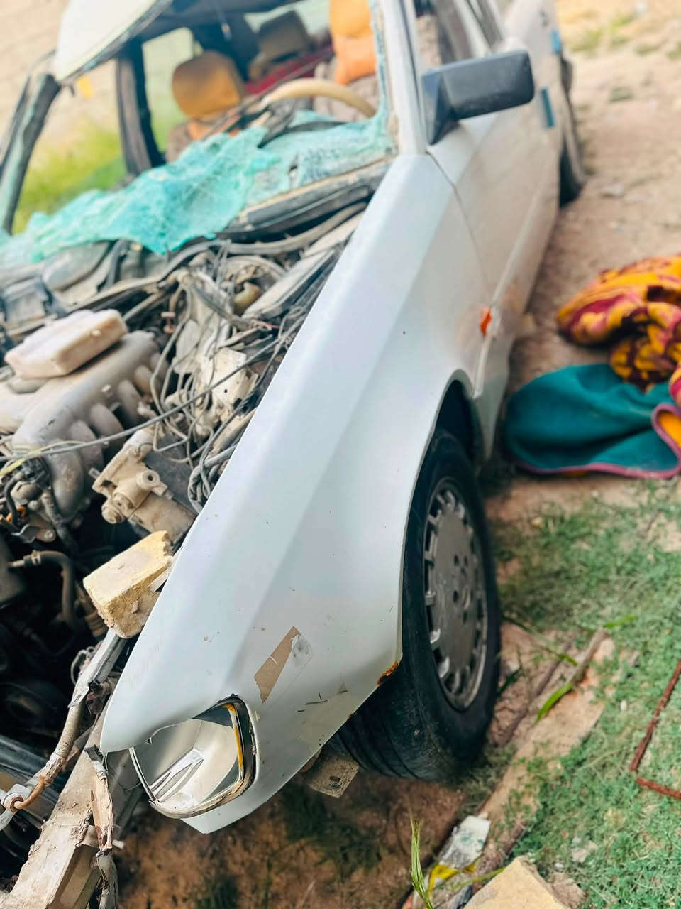 أبيع على حادثها
مارسيدس دب مكينة وگير ما بيهن شي
  رقم بغداد مشروع وطني 
السيارة بأسمي 
للاستفسار *********** 
مكانها القرنة
