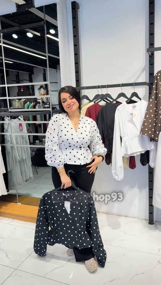 قميص متوفر ساده ومنقط
السعر 📍 30 الف

نص مكتوب في الصور:
- Eileen.shop93