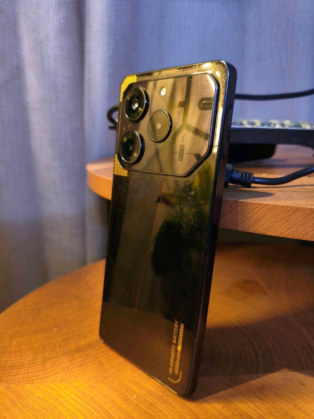 TECNO POVA 6 Pro 5G 🔥
للبيع تكنو بوفي 6 برو 5 جي بي نقطه بشاشه ماماثره
🔹 الرام: 12GB + 12GB 
🔹 الذاكرة: 256GB
🔹 المعالج: Dimensity 6080 5G
🔹 الكاميرا الخلفية: 108MP 📸
🔹 الكاميرا الأمامية: 32MP
🔹 البطارية: 6000mAh 🔋
🔹 شحن سريع 70W ⚡
🔹 شاشة AMOLED 120Hz
🔹 يدعم 5G
🔹 يدعم ببجي120 فريم 🎮
🔹 الجهاز نظيف جدًا  ما مفتوح ولا اي شي كدام عينكم الجهاز بي نقطه بشاشه  
العنوان : بغداد البياع حي التراث
السعر: 220
***********