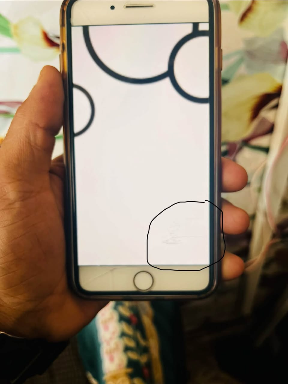ايفون٨ بلس تك سيم ذاكره ٢٥٦ جهاز نضيف   فق مبدل شاشه وبطاريه وثنينهن اصليات ضمان  وبلشاشه اكو خطوط صغار ومخلي عليهن دائره وميمشن   السعر ١٢٥ وبي مجال  ***********
