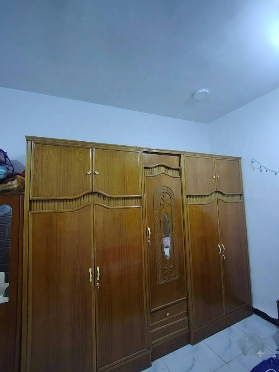 السلام عليكم غرفه للبيع تسكام مو سوكيه العنوان حي المعلمين ***********
