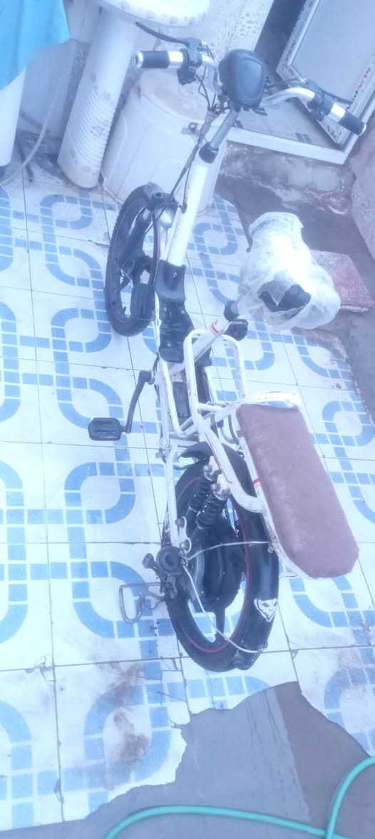 للبيع عوزههة بطاريات  السعر 70بيهة مجال رقمي***********

