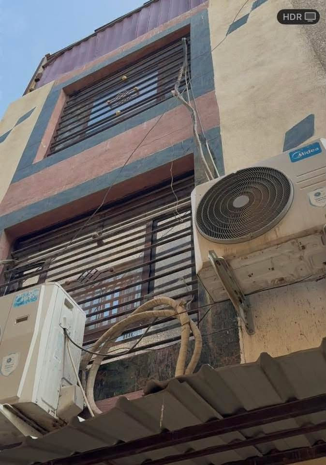 السلام عليكم

بيت للبيع مكون من ثلاث طوابق يحتوي على ثلاث غرف واستقبال وصحيات عدد ٢

مساحه البيت ٤٣متر بناء ٢٠١٨يوجد في داخل قيصريه 

عرض القيصرية ثلاث مترات عنوان الاعظميه شارع التربيه خلف أسواق عمر الراوي 

وبسعر مناسب لاستفسار الاتصال واتساب على الرقم 

***********
