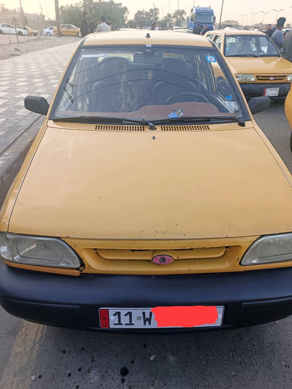 اخوان سياره مكفوله
عده ضربه  شبرين  فقط
 وراجعه امعجنه
 نقوصاتها شي خفيف يدت باب شريط مال بيبان
 مكينه وكير خير من الله
 لا بخار لا دخان 
يرادلها ترتيبات بسيطه 
رقم وسنويه دولي بأسم الوالد مكاني بغداد 
الشراي بي خير ويدلل سعر السياره 27 وبيها مجال 
رقمي ***********
