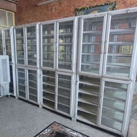 فاترينات المنيوم وزجاج ثقيل عدد ٨ قطعة نظيفات جدا استخدام صيدلية للاست...