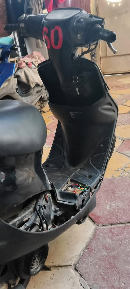 السلام عليكم دراجه بيجي 9 زروف شوفت عينكم دراجه نضيفه مال حاويه مفتوحه مرا وحده مجفتها قبل شهر الدراجه جانت متروكه وكلشي شغال اشاير وهورن وكيجات دراجه بعدهي بحاله الوكاله نقصها صفاحيه ضايعه وسلف شغال نقصها باتري وتشتغل نكره نص هندر الدراجه مال جناي ما متعبها السعر 350 وبيها مجال حك الجيه  *********** واتساب فقط
