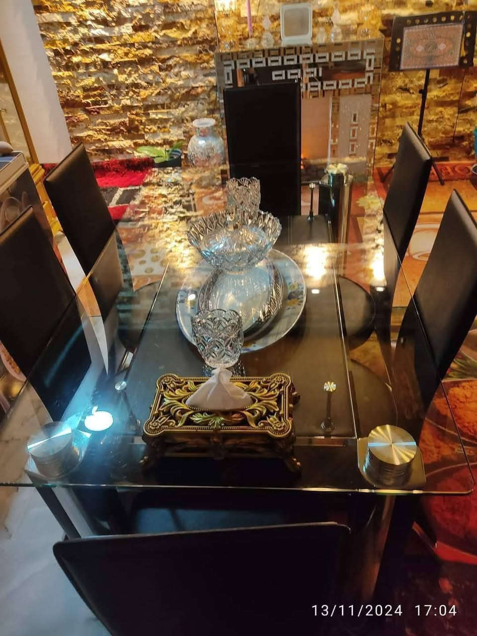 ميز طعام • نظيف • طقم كامل