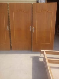 عندي أبواب صاج مستعمل نظيف كامل مع الكيلون والجرجوبه للبيع العدد 5 أرت...