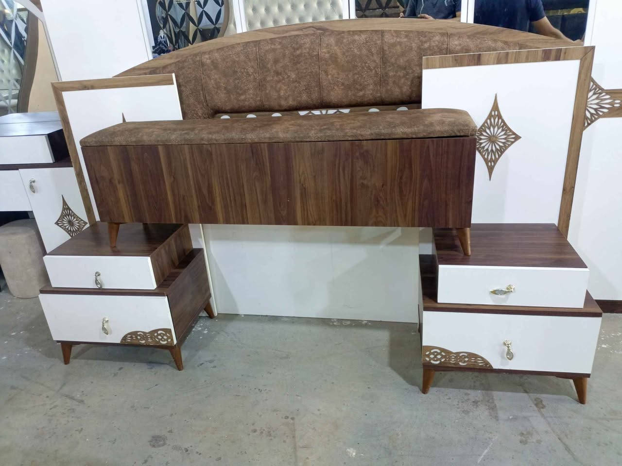 غرفة نوم نضافه 100بل100 سعرها فقط 675 عنوان كركوك الشراي يخابر 
*********** كركوك, العراق
