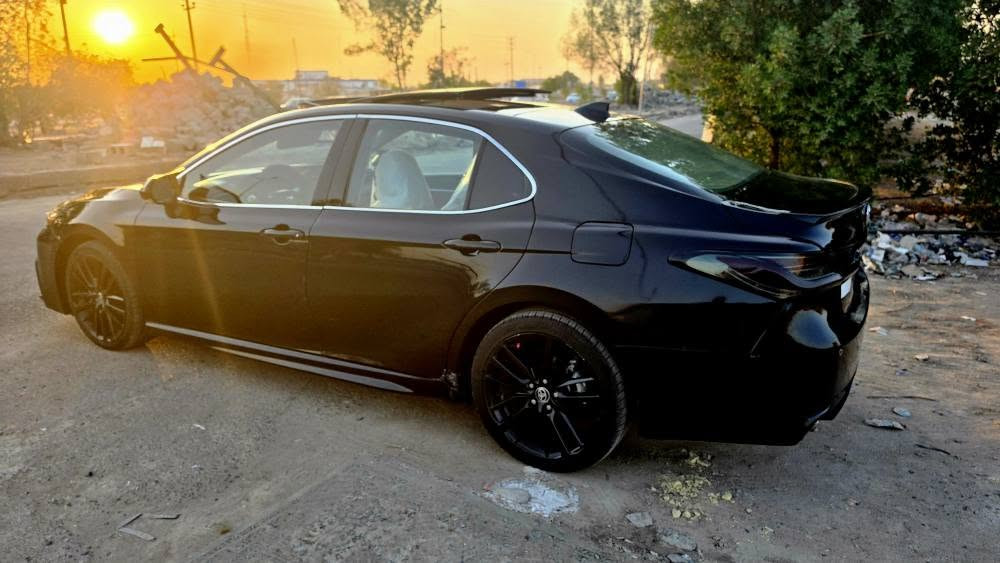 تويوتا كامري XSE 
 - TOYOTA CAMRY XSE
فول مواصفات ياباني أصلي – مواصفات أمريكي
كاميرا خلفية
سقف بانوراما
داخلية اسود 
كراسي تدفئة + بصمة
شاشة وسطية ونظام Apple CarPlay وAndroid Auto
3 مودات قيادة 🚗 NORMAL- 🏁 SPORT-🌿 ECO
كراسي كهرباء
لايت LED وزينون
تحذير خط السير
بدون شاصي

الگير والمكينة بشرط
ما بيها أي مشكلة

ملاحظة: السيارة معوقين قادسية 

رقم المالك : *********** ديوانية, القادسية
