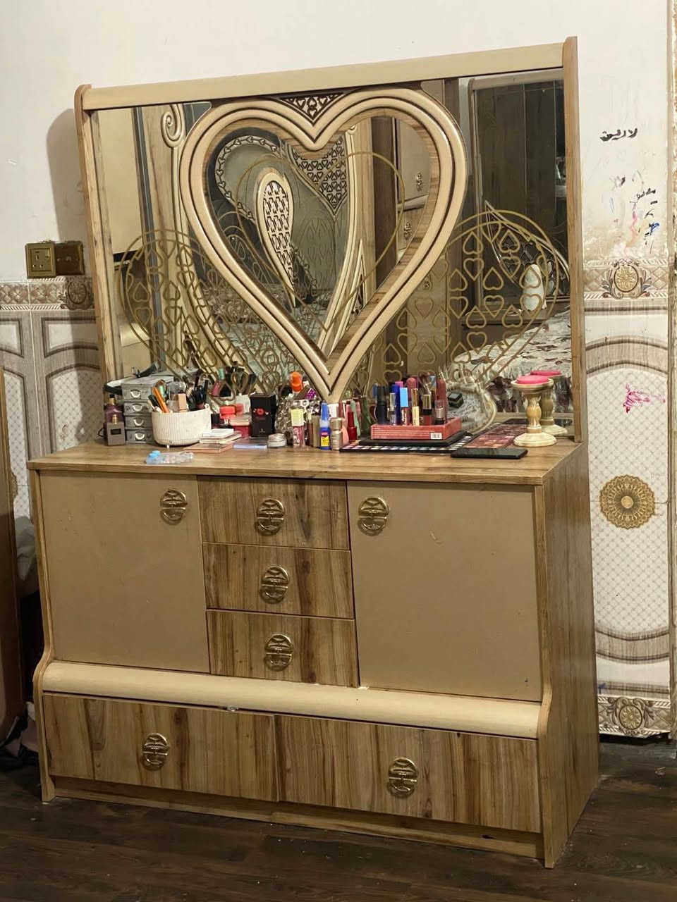 غرفه تركي خشب قوي موتركي عادي 7قطع كلش نضيفه سعره 450بيه مجال عنواني بغداد قريب ع كاظميه ***********
