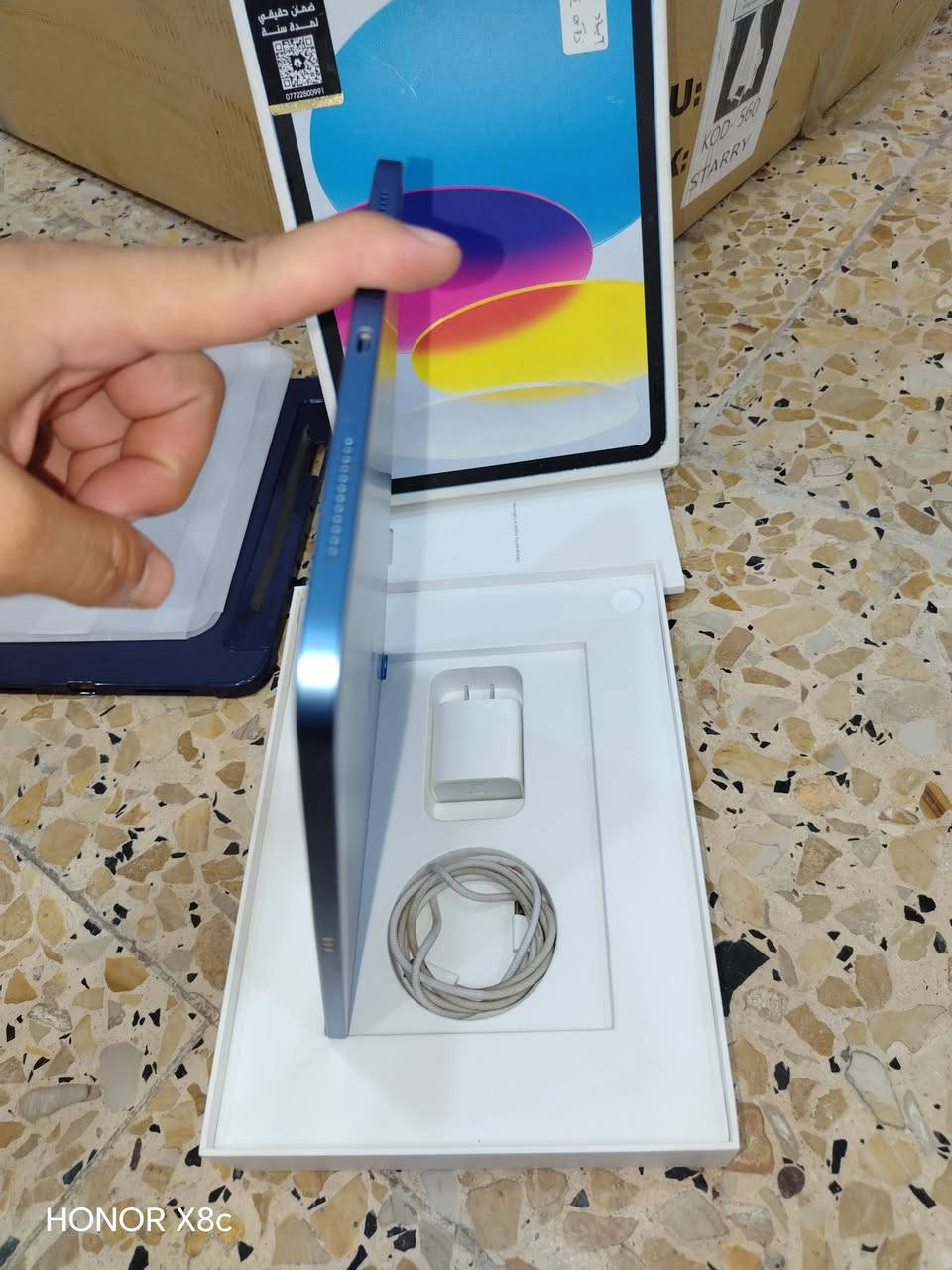 السلام عليكم ايباد 10 بصمه  جهاز مكفول شخط مابي جديد نضافه 95 ذاكره 64 سعر (425وبي مجال
رقمي بي واتساب وتصال ***********
