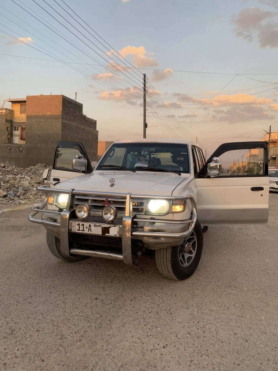 سلام عليكم من رخص ادمن سياره باجيرو موديل 99 لبيع محرك بلادي كير اوتوماتيك رقم بغداد بسمي هزه جديده تخم تاير جديد باتري جديد سياره نقص بس كبريسر تبريد  سعر ٦٥  مكان بغداد ***********
