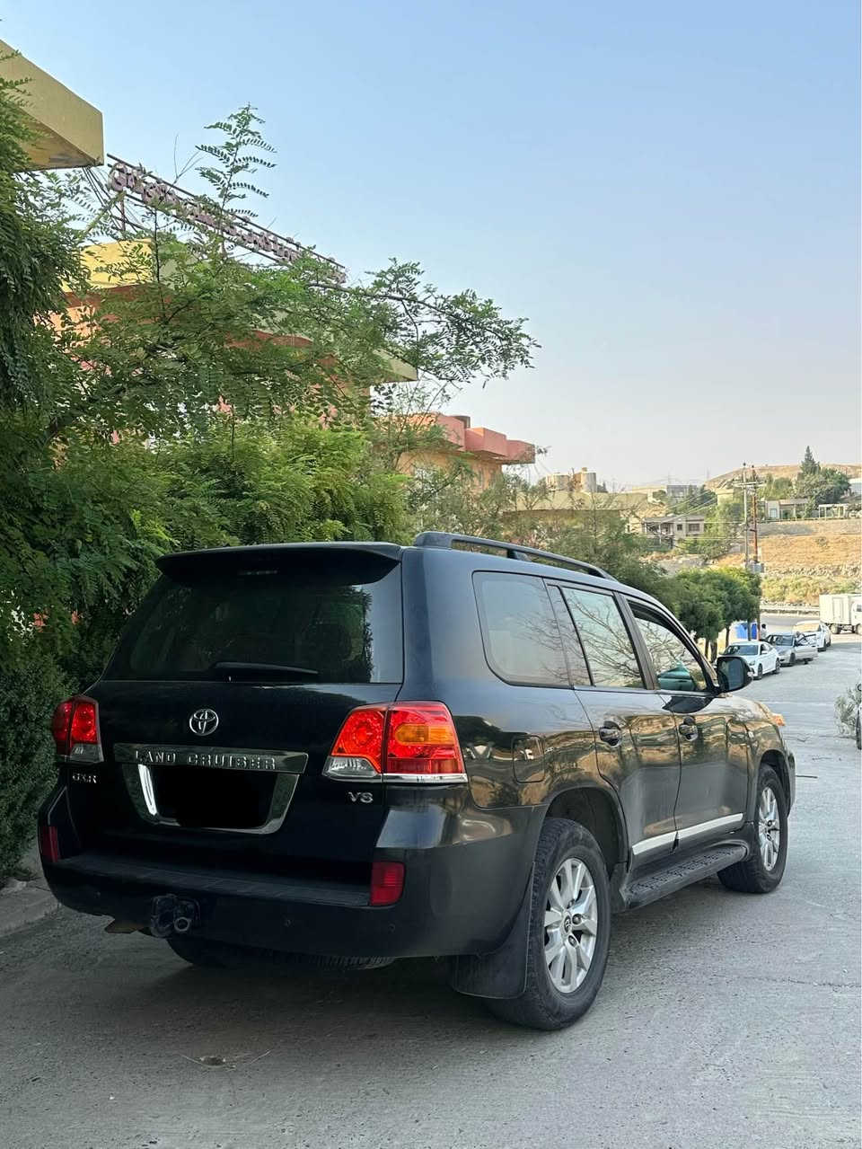 Land Cruiser 2008 GXR v8 
چوار پارچه بوياغ 
دوو ده ركه و چاملغ و بونيد 
ناو ده ركه ى نيه و شانسى نيه به شه رت 
سياره يه ك ده سته به ناوى خومه 
گير و مكينه و تعويل و غرامه ب شرت 
*********** 
٢٣٧$ مجال أربيل, العراق
