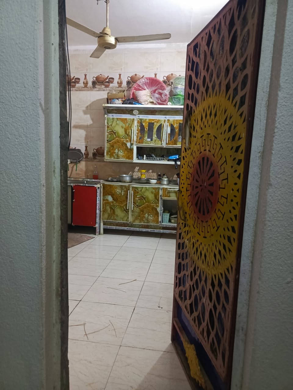 سلام عليكم بيت البيع يم الكنطره ما شيخ نعمه مساحته135 بي غرفتين ومطبخ وباب خلفي وستقبال  سعر خاص ***********
