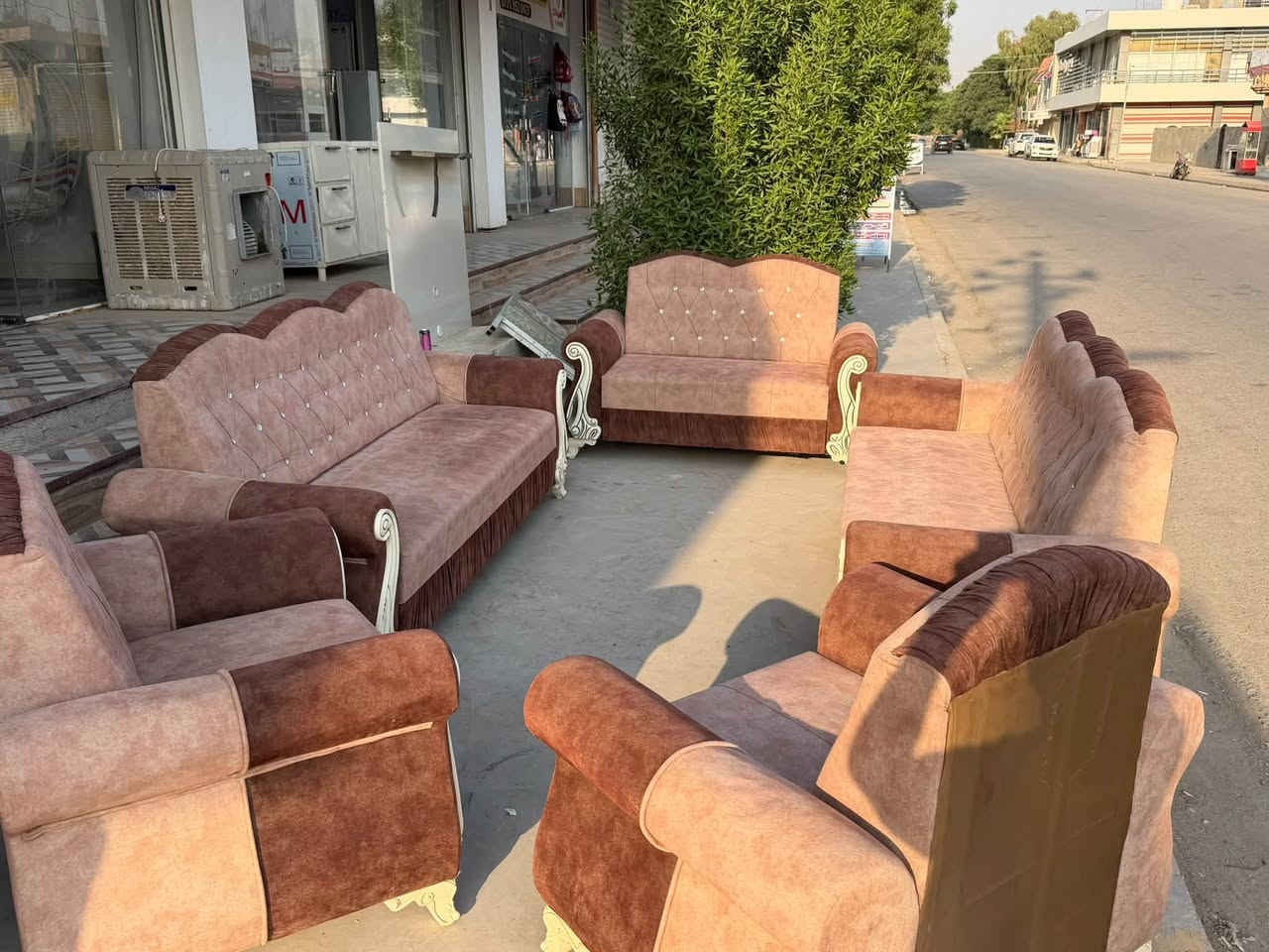 تخم قنفات ١٠ نفرات شغل تفصال نظيف كلش 👉
(خانقين 🌷 داره كوناره 🌷 مقابيل مطعم شاركه م/ مقابيل مجمع التاج 🌷)
🌹 مزاد احمد للاثاث المنزلي🌹
***********
