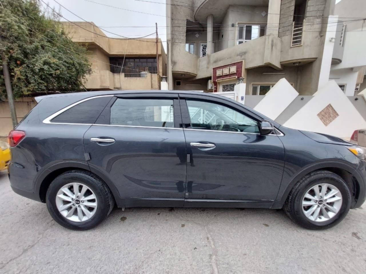سورنتو 2020 

وارد امريكي محرك 3.3 

المواصفات الاعتيادية 

كلين بدون ضرر بدون صبغ 

ماشية 100 الف ميل قابل للزيادة 

مكفولة وسيارة جاهزة 

رقم جديد وسنوية جديدة تنتهي 2031 وهزة جديدة 

سيارة جاهزة بدون اي نقص 

السعر (188$$)

للتواصل  ***********
 
الموقع الموصل موصل, نينوى
