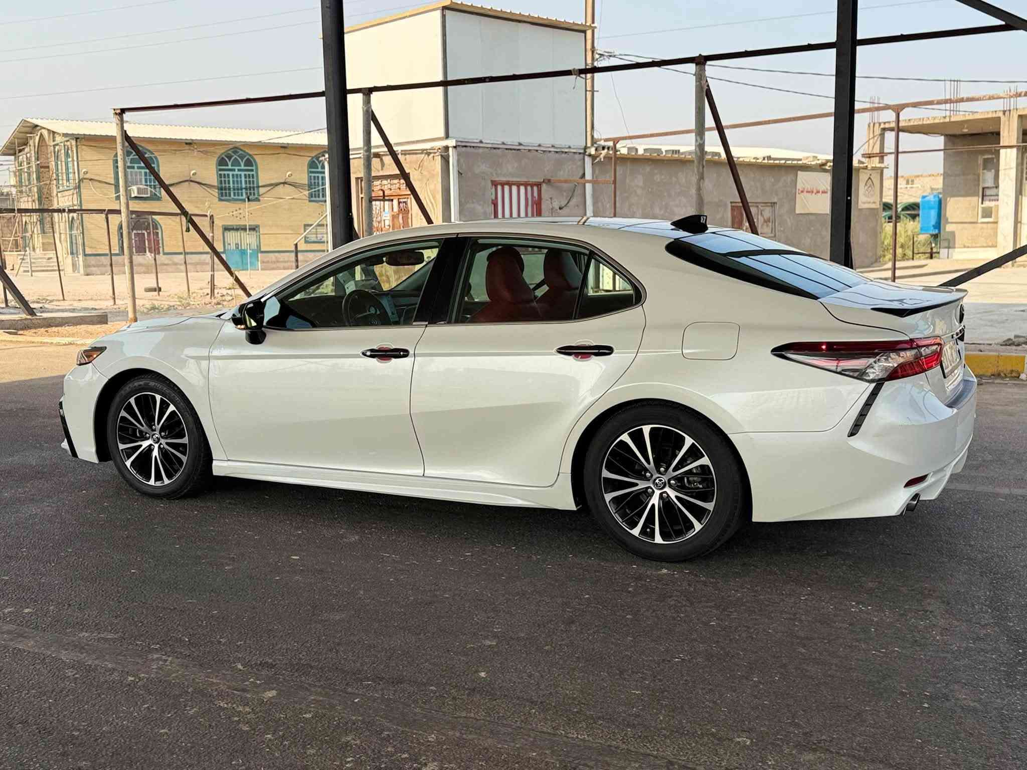 موديل 23 فول مواصفات لون ابيض صدفي 
 رقم بغداد بأسمي
حادثها جاملغ وبنيد بدون شاصي 
السعر 200
***********
