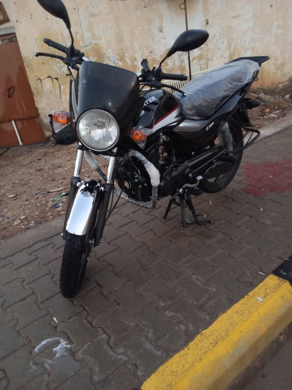 هيرو للبيع موديل 2023 وراق صولي ماطور جديد ما يستخدم هواي سعر ملونين وربع بي مجال قليل رقم ***********
