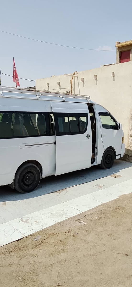 15جمبي بسمي مصفره هيه وضريبه وسنويه ورقم جديد محرك جمره بيها تنقيص قليل اكسن نيسان تبريد وتخم تايات وصدر جديد ومشط جديد بيها صبغ بالصفحه الطويله والبنيد ضربه خفيفه مااراوس مكاني كوت ***********سعر 95
