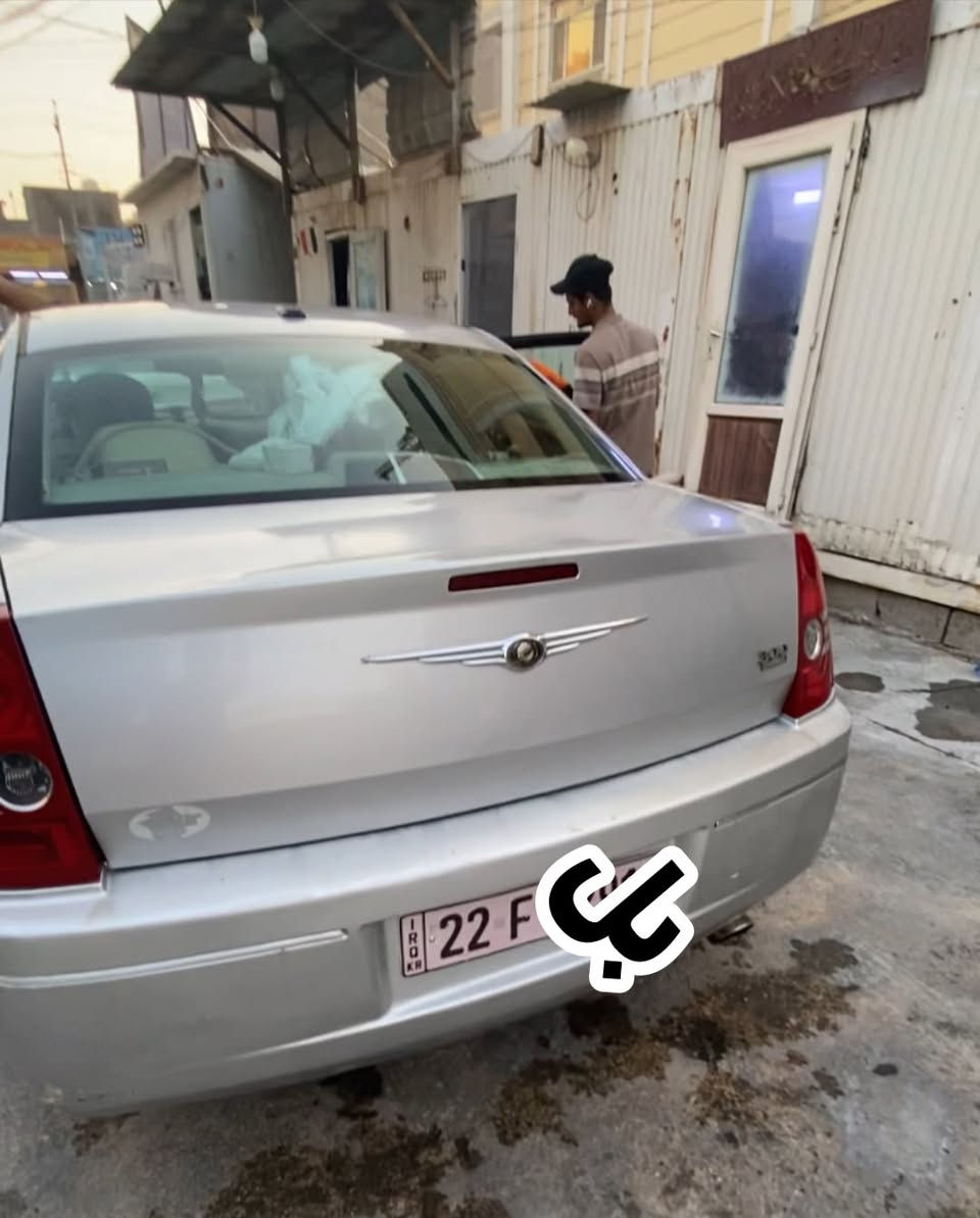 اوباما ٢٠١٠ سياره حلوه او نضيفه السياره المحرك ٦ اسلندر ٣٥٠٠ السياره بيها بس الضربه بل جاملغ السياره او جارده من الجاملغ الوره بيها اخياسات قليله كلش بل اهلال مال تاير او بل باب مال عبري جوه بل اخير السياره بس هذاً بيها السياره سعرها ١١٠ او بيها مجال حك الجيه الرقم ***********
