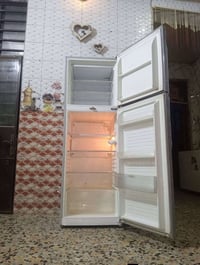 ثلاجة 18 قدم نضيفه جدا السعر75الف  الشراي  يوجد توصيل07711920668