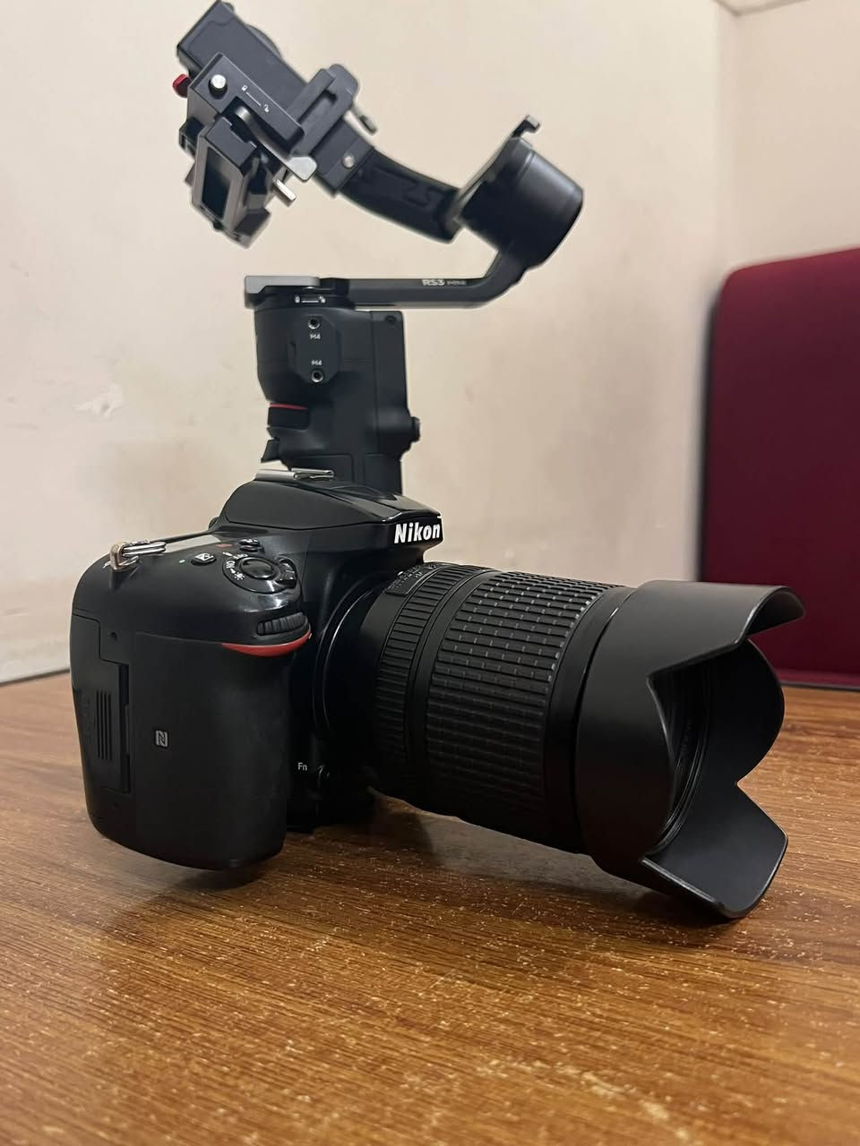 كامره نيكون D7200 
شاحنه بطاريات العدد ٢ 
حقيبه
الكامره بلادي 
عنوان بغداد الشعب مقابل سوق شلال 
السعر. ٦٢٥ الف وبيهه مجال 
***********
