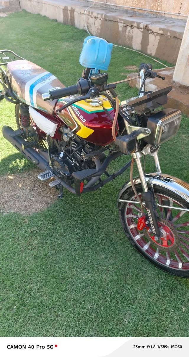 سلام عليكم من رخصه الادمن 
موطور للبيع سونك 🏍
موديل 2026 
محرك 200c
بيه 3 اوراق 
نضافه فول مثل الي بل فيديو
لون موروني ، 
مكاني الرمادي حصيبه الشرقيه
السعر 900 وبيه مجال شي قليل
تواصل عبر هاذه الرقم واتساب
***********
