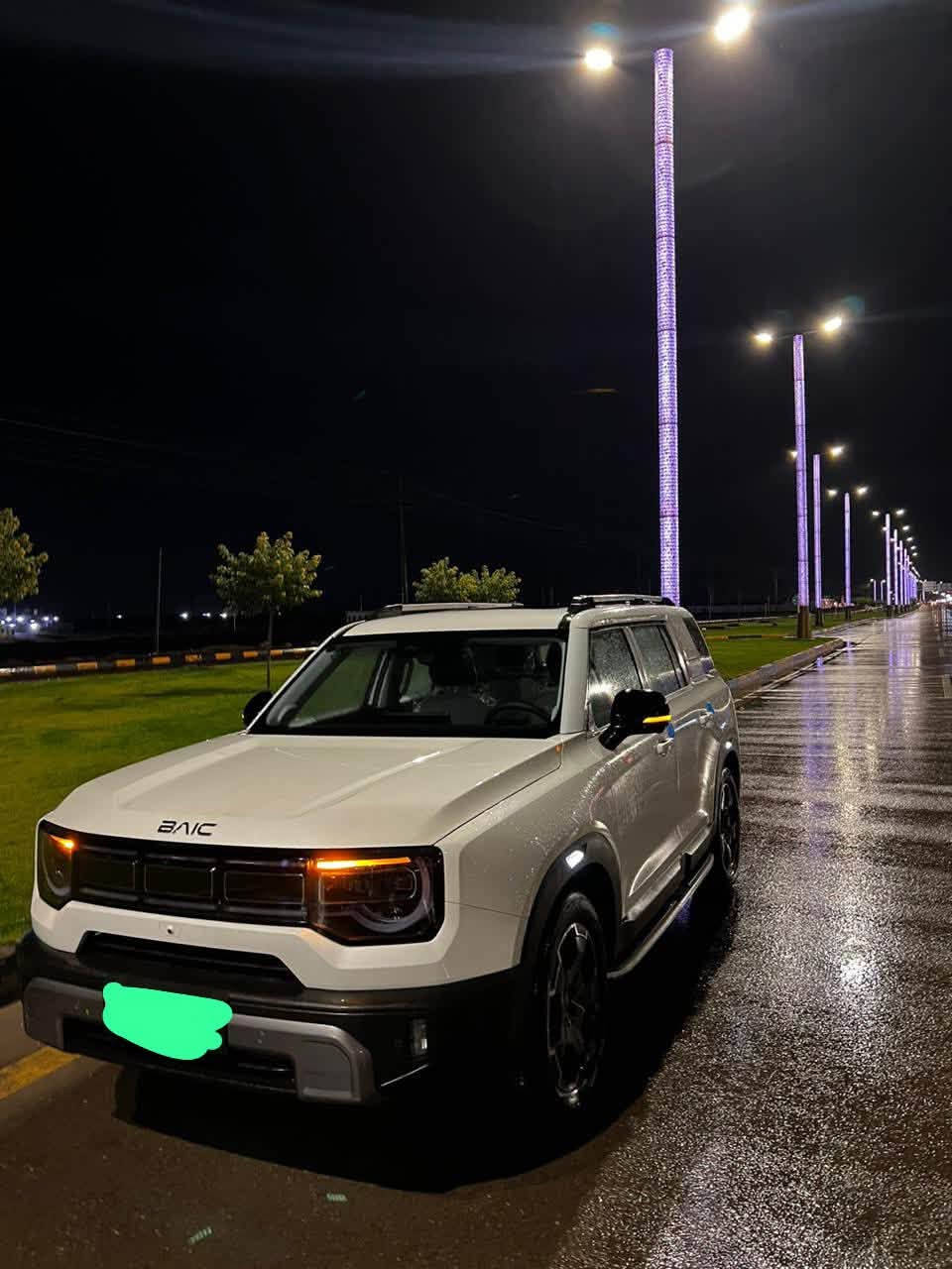 السلام عليكم.....
للبيع سيارة BAIC BJ30E 2026 

●لون ابيض 

●ماشية قليل ( 30 الف )

●رقم بغداد انجليزي 

●ضمان محرك وبطارية (ضمان الشركة)

🟫 المواصفات:

✅ محرك هجين ذكي

🔹 1.5 لتر تيربو + محرك كهربائي

🔹 قوة إجمالية تصل إلى 400 حصان

🔹 عزم دوران قوي يقارب 680 نيوتن.متر

🔹 ناقل حركة متطور 

🔹 دفع رباعي

⛽⚡ أداء قوي مع توفير عالي بالوقود

✔️ استهلاك اقتصادي

✔️ سلاسة في القيادة داخل المدينة وعلى الطرق السريعة

✔️ مناسب للاستخدام اليومي والرحلات

👨‍👩‍👧‍👦 5 ركاب براحة عالية

🖥️ تقنية ورفاهية

✨ شاشة كبيرة

✨ عدادات رقمية

✨ دخول وتشغيل بدون مفتاح

✨ مقاعد جلد

✨ فتحة سقف بانوراما 

🛡️ أنظمة أمان متقدمة

🔒 8 وسائد هوائية

🔒 ABS – ESP

🔒 أنظمة مساعدة قيادة ذكية

🔒 كاميرا 360° وحساسات ركن

السعر 31 وبيها مجال للشراي

***********
