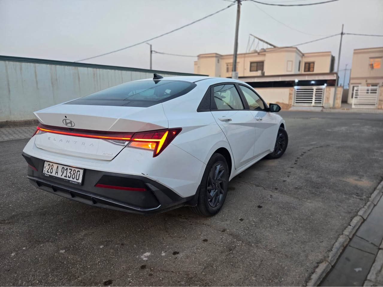 بسم الله الرحمن الرحيم

🚘 للبيع النترا 2024 فئة blue hybrid 

⛽️ هايبرد بانزين + كهرباء 

📍 ماشيه: ٢٤ ألف كم

✅ حادث مثل ما موضح بالصور 

📍 مكان السيارة: النجف - مناذره 

💰 السعر: ١٤٨ ورقه وبيه مجال 

📞 للاستفسار: *********** النجف, العراق

نص مكتوب في الصور:
- KMHLM4DJXRU097897 2024 HYUNDAI ELANTRA HYBRID 1.6L I-4 DI, DOHC, V # 42052887 Remove vehicle