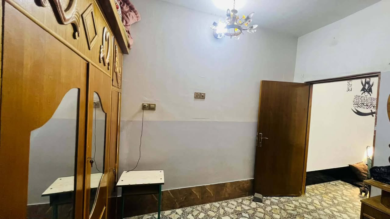 ت البيع مساحه 100متر شارع سكله الكرعاوي نهايته قرب مولده صدام كل خدمات موجوده بناء بلوك أساس طابوق نهراوان كهرباء وماي دفن بناء جناي وجديد معامله تطويب كامله بيع مستعجل سعر 26مع المجال  ***********ملاحضه اني صاحب الدار مو دلال
