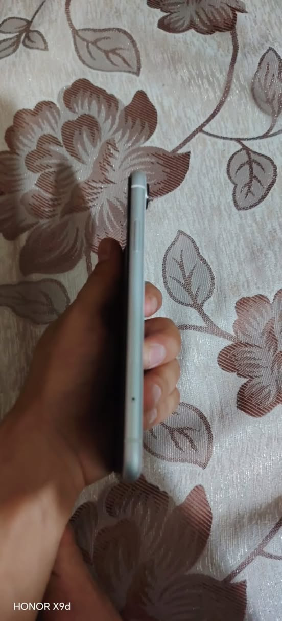 ايفون اكس ار  XR  الجهاز وتر افحصه وين متريد وأي شي بي أني اتحمل الله شاهد تاخذه تترحملي ممفتوح نهائيا نضافته 100% الجهاز مال بيت ايخبل سعره 225 وبي مجال  *********** موجود واتساب

