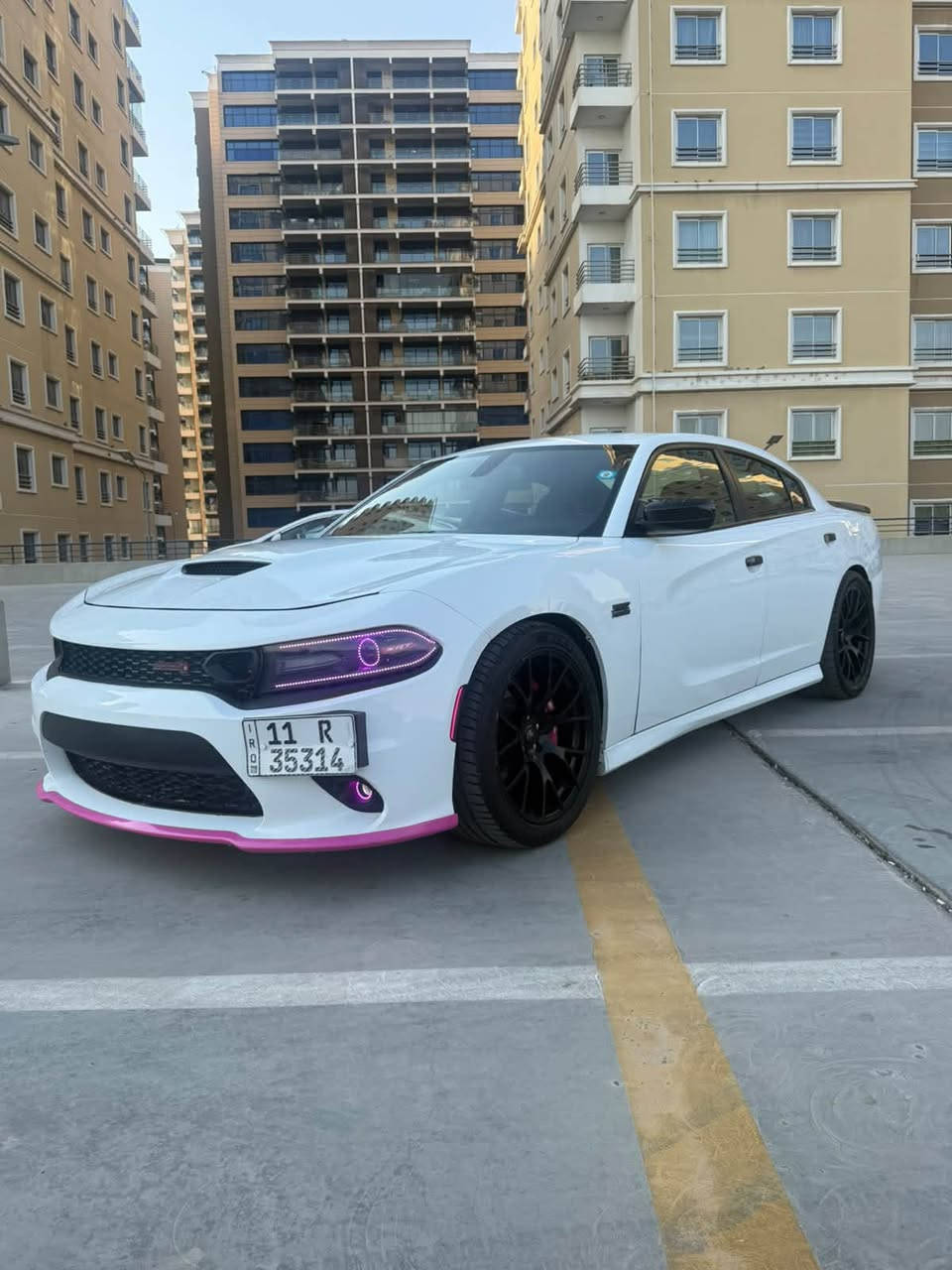 سلام عليكم شباب 
جارجر سكات باك للبيع 
موديل 2022 
اللون ابيض 
مكينه V8 / 6400ccm
ماشيه : 40 m 
رقم بغداد بأسمي والتحويل ثاني يوم 
المواصفات 
——————————-
كشنات كنتاره احمر مختم ( سكات باك ) 
فجوج بريمبو 6 بستم 
اكسل قفل 3.9 
كير 8 نمر 
دبات موبار سود
شاشه كار بلي 
كشنات تدفئه تبريد 
4 مودات قياده 
ذاكرة خزن ميموري 
حساسات خلفيه + جانبيه 
كامره خلفيه 
وباقي مواصفات السكات باك معروفه 
الأضافات 
———————————
لدات اوركال متغير 
وسقف روز رايز

حادثها 
——————————-
جاملغ وبنيد فقط 

* علماً السياره مناقصها اي شي جاهزه مجهزه 
* لا بيها تكحيل ولا بارد وكشرها كلش حلو 
السعر  ورقه وبالعافيه على الي ياخذها
السعر 215وبيها مجال بسيط 
مكاني بغداد / المنصور
هاذا رقمي ***********
