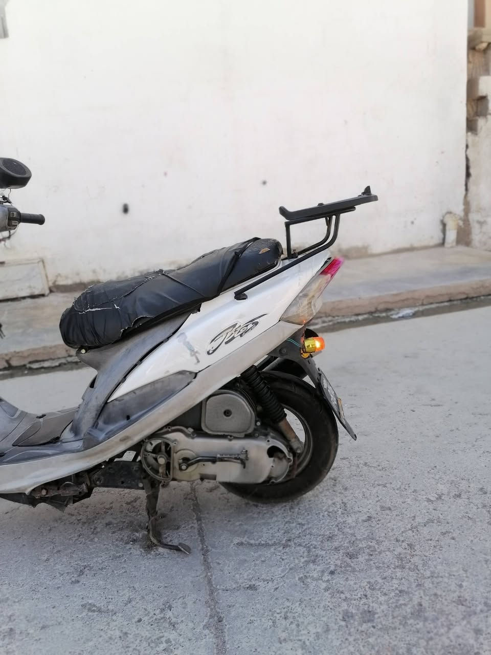 سلام عليكم ماطور ماكس منقولي البيع نضيف كهربايات كله شقال كامل اشاير ليت بك ليت كامل كفراته بلادي سوادات بلادي موديل 2008 بوشه 49 بلادي محرك مفتوح تايرات جديده ماطور نضيف سماعات شقاله مكاني بل قادسيه 2 السعر 450 وبي مجال الشراي ***********
