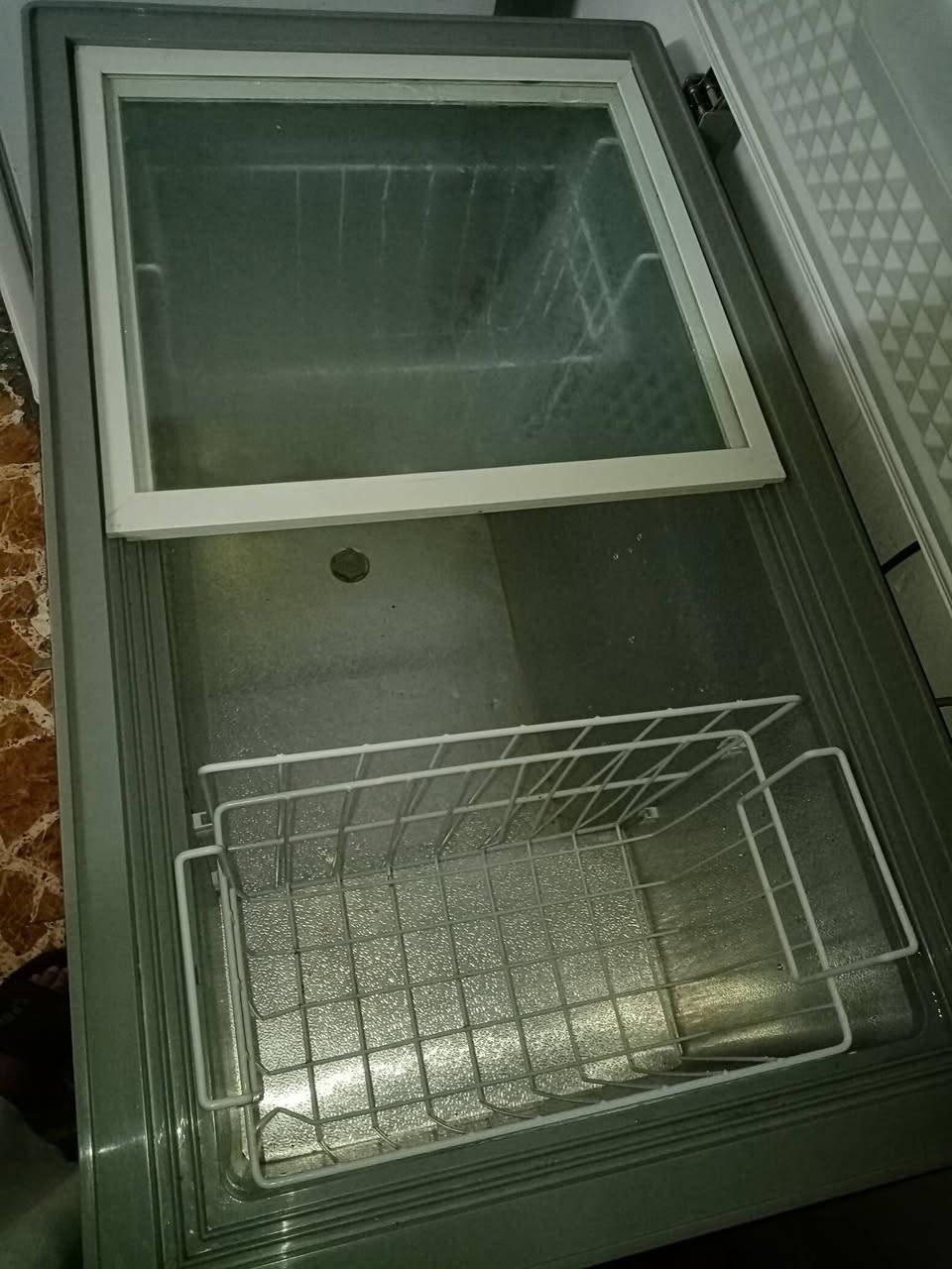 مجمدة مستعمله للبيع عنوان حله شارع 40/***********
