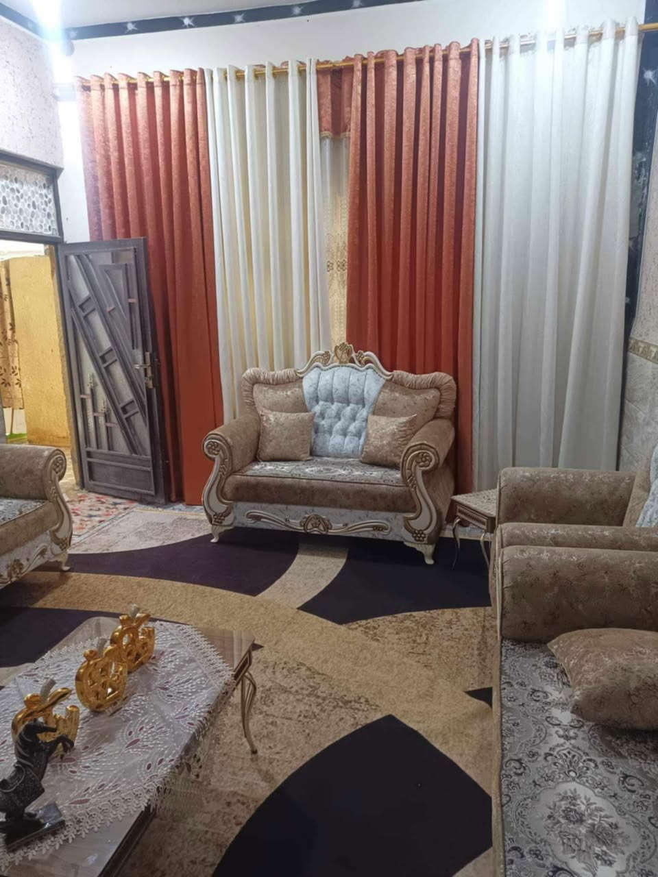 @إشارة السلام عليكم من رخصت الادمن بيت للبيع بل وافدين مقابيل التارتان مساحة 150 متر كامل مثل مواضح بصور السعر 32 وبي مجال الاستفسار اكثر الاتصال على الرقم ***********
