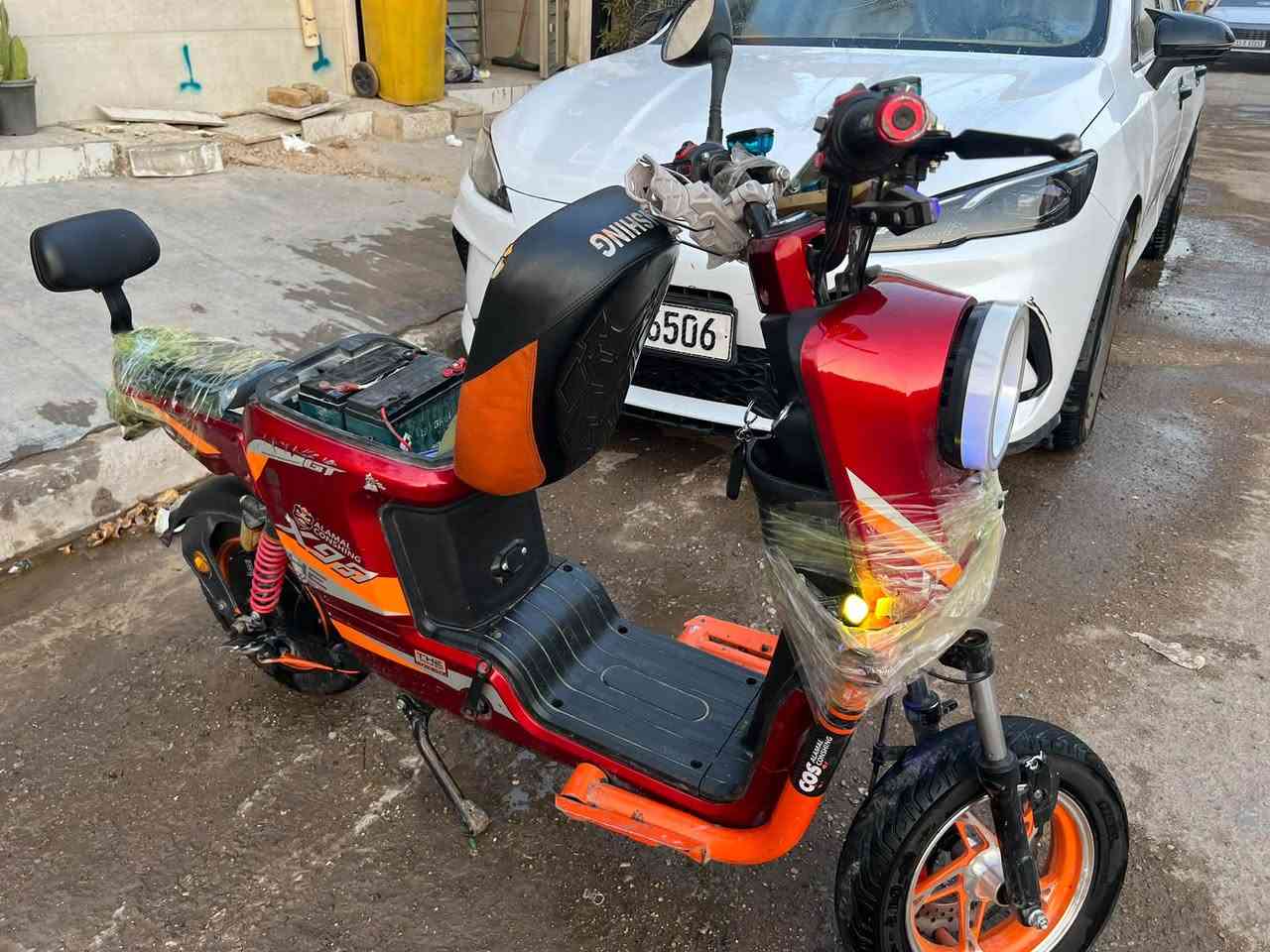 دراجه x900 دراجه نضيفه تشتغل أربع نمر بس الملر الآمامي مكسور بصمتين وسويجين وبطاريات كبار الدراحه  السعر 375 وبيه مجال بسيط للتواصل ***********
