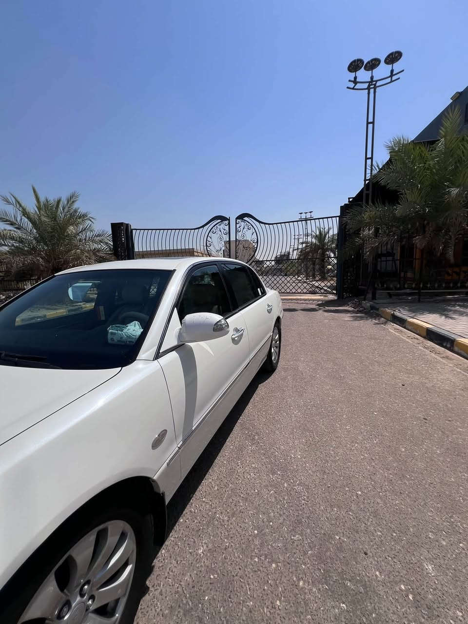 🚘 للبيع كيا أوبيروس Kia Opirus
▫️ الموديل: 2009
▫️ المحرك: V6 سعة 3.8
▫️ اللون: أبيض
▫️ السيارة نظيفة ومرتبة
▫️ مكيف وتبريد ممتاز
▫️ داخلية مرتبة
▫️ جنوط أصلية
▫️ استخدام شخصي
▫️ السيارة جاهزة للفحص** 
▫️منضومه سماعات بيه +شاشه 
▫️مري الجانت تحكم مع البك
▫️حساسات امامي و خلفي 
▫️كشنات جلد +كهربائي
▫️كامره خلفيه 
▫️بردات بلادي بيه
▫️السياره رقم بغداد دولي اب اسمي 
▫️فتحه
▫️بصمه
▫️السياره مكفوله كفاله عده شبر صبغ بل جاملغ الخلفي 

▫️السياره جاهزه معايزه شي ترايك وين ميعجبك سياره احلا من الصوره تجي وتشوف بعينك 

💰 السعر: 110 وبيه مجال
📍 الموقع: النجف
📞 للاستفسار والتواصل: [***********_***********
