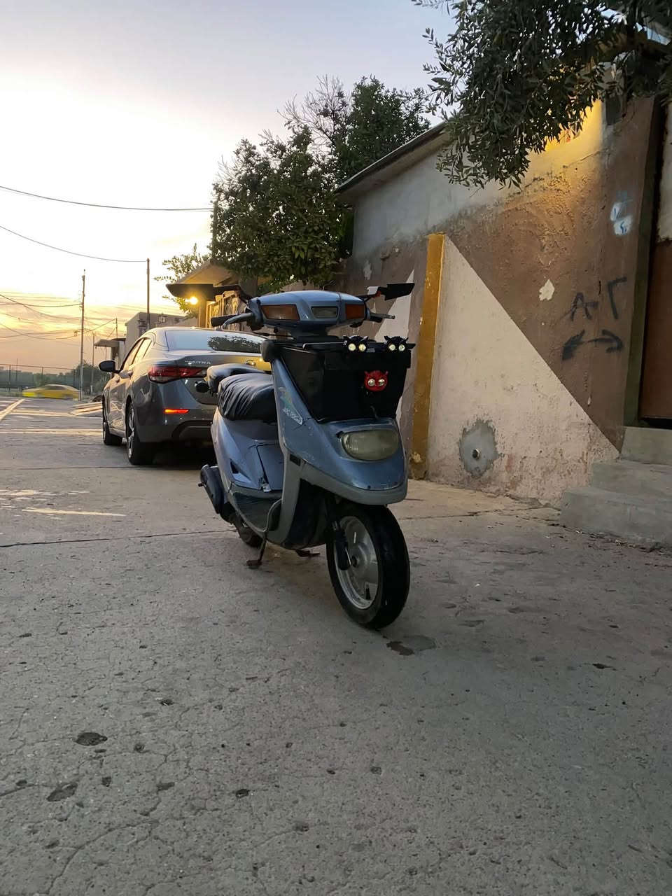 مأطور بزون ياماها
ماطور كلو شرط
محرك معمر جديد  
ويرميني كلو شرط 
ليتات زينون بومه شرط اليه يعمي 
هورن بوش قوي يصطر صطر 
أمريات شبح ماطور ربع ماتصرف عليه 
فقط يردله كبريته أشويه تعبانه 
مطور شرط التحريكه نار 
أشير دبل امامي او خلفي 
سعر 270 بيه مجال
