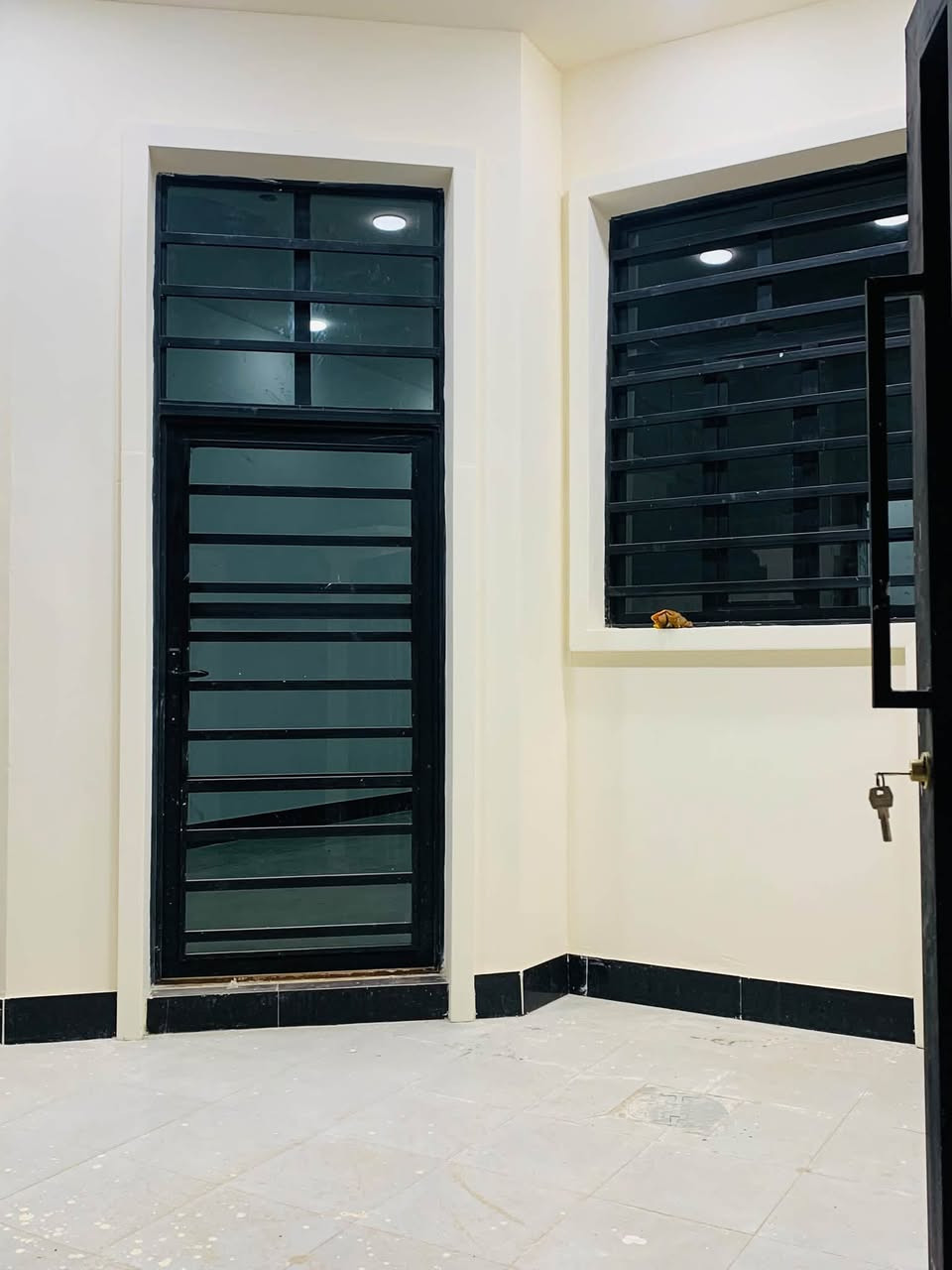 🏠🏠🏠🏠🏠

بسم الله الرحمن الرحيم 
العنوان الانبارفلوجه 
فرصه ذهبيه وبسعر مناسب للبيع مشتمل طابق واحد بناء حديث بناء ٢٠٢٦ زيرو غير مسكون بناء طابوق درجه اولى المشتمل في حي المأمون مربع ال ١٩ المشتمل فول سيراميك وبناء درجه اولى بناء مفصول أضلاع وسقف يتكون من كراج وصحيات خارجيه واستقبال ومطبخ وصاله ومناور عدد ٢ وحمام وغرفة نوم واحده وبيتونه مأسس مجاري خطين ومؤسس ماء ٤ خطوط نضام بوستر صاعد نازل تاني ماء كبير ٢٠٠٠ لتر مؤسس نضام كامرات سبالت دفن 
🌴1️⃣التسلسل📠/167
🌴2️⃣مساحه🏚️/125m
🌴3️⃣الواجهه🏫/6.25m
🌴4️⃣النزال⛺/20m
🌴5️⃣الشارع🛣️/10m نافذ على شارع ١٥
🌴6️⃣المرقم/….
🌴7️⃣اقرب نقطه داله / قرب شارع ٤٠ الترابي وقرب شارع عيفان 
🌴8️⃣خدمات🏞️/ ماء وكهرباء 
🌴9️⃣السعر/٧5 وبيه مجال بسيط 
🌴🔟 
📜نوع الملك / طابو ملك تحويل ثاني يوم

 🌴🌴🌴ادارة مكتب دار الايمان للعقار 🌴🌴🌴

⚫للاستفسار📞📞 
☎وسام العيساوي 
***********(الواتساب)📞
***********📞  

     🌴لا نتعامل على المصرف العقاري🌴
_______________________________________
1️⃣●اسعار 💵العقارات المعلنة في مكتبنا تُحدد من قبل البائع 💸صاحب العقار وليس المكتب والسعر قابل للتفاوض بين البائع والمشتري📜 

2️⃣●⌛نتميز بعدم رفع سعر العقار من قبلنا ونجمع البائع🌴والمشتري وجهاً لوجه لغرض الاتفاق📝  على السعر النهائي 👍 

3️⃣●🌴قضاء الفلوجه/حي الشهداء شارع ستين 60 قرب نادي الصمود Fallujah, Iraq اذا عندك عقار تريد تعرضه للبيع او تريد تشتري عقار 

4️⃣🌴فقط ارسال المعلومات  على الواتساب او الاتصال على هواتف المكتب .. 

☎️نستقبل هواتفكم على الارقام التاليه 

☎️ابو عبدالله العيساوي 
*********** (الواتساب) 
***********
☎️***********
