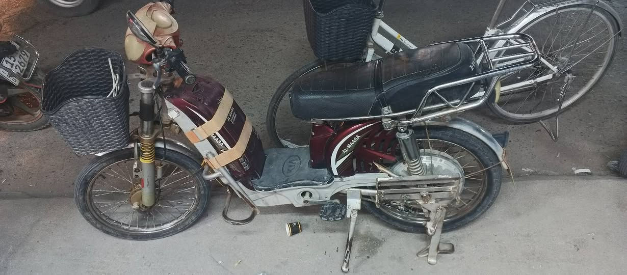 من رخصة الادمن السلام عليكم متاح دراجه شحن نضافه مثل ما موضح بل صوره كهربائية كله شغاله مثل ما موضح بل فيديو البطاريات نص عمر او بيه وحده تعبانه الدراجه كلشي بيه شغاله سعره 180 اوبيه مجال مكاني القائم حصيبه قرب مركز الشباب رقم الهاتف *********** سبب البيع متوازي على فلوسه @إشارة
